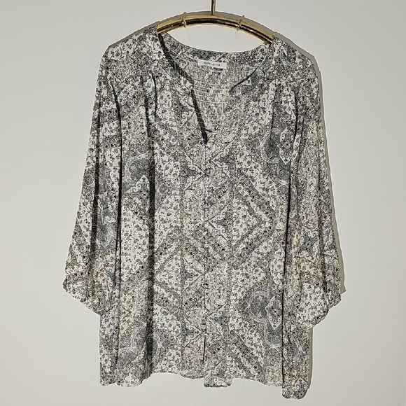 Rose & Olive Black And White Floral Print Women's Top. Size 3X. Covered Buttons. - Picture 1 of 9